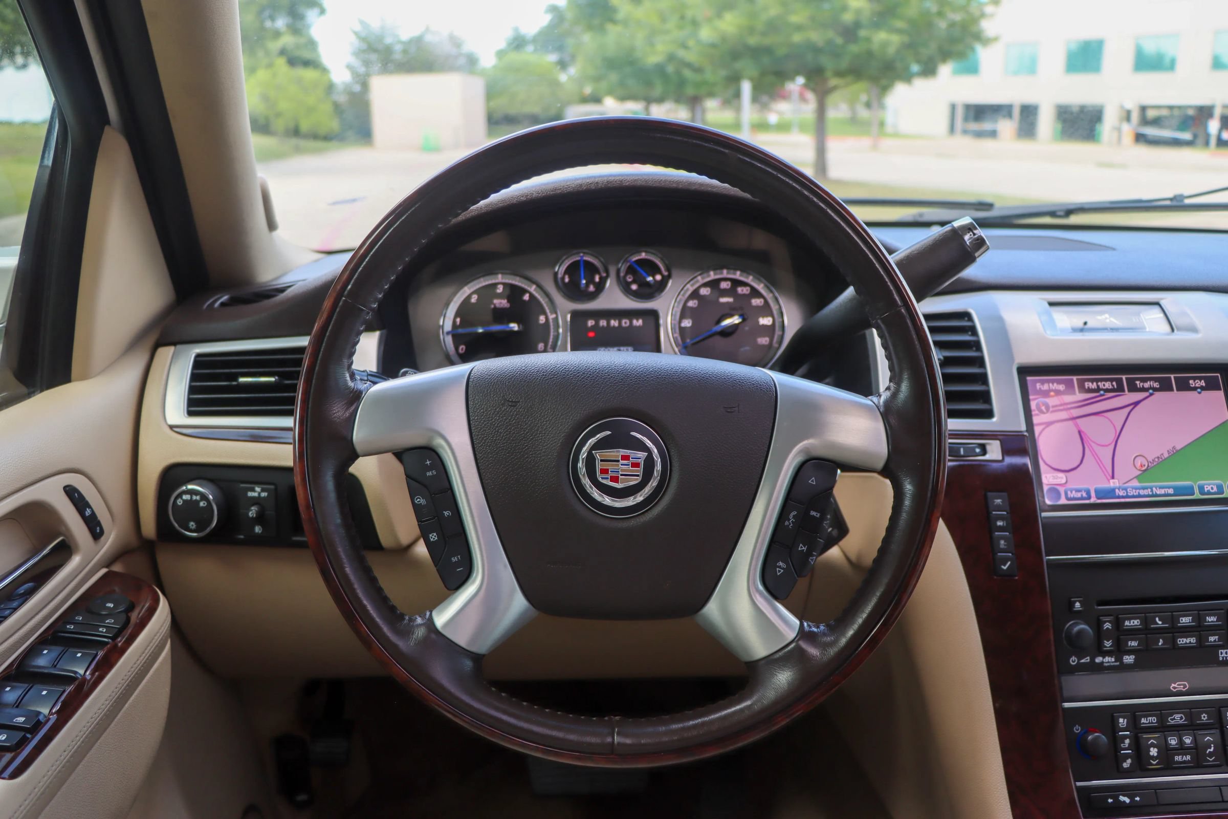 Used 2014 Cadillac Escalade Premium RWD image 32