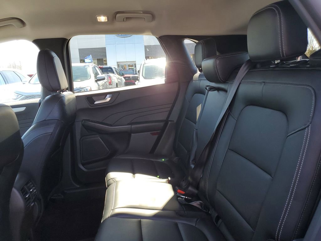 Certified 2025 Ford Escape Platinum image 32