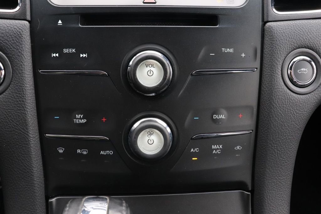 Used 2015 Ford Taurus Limited FWD image 22
