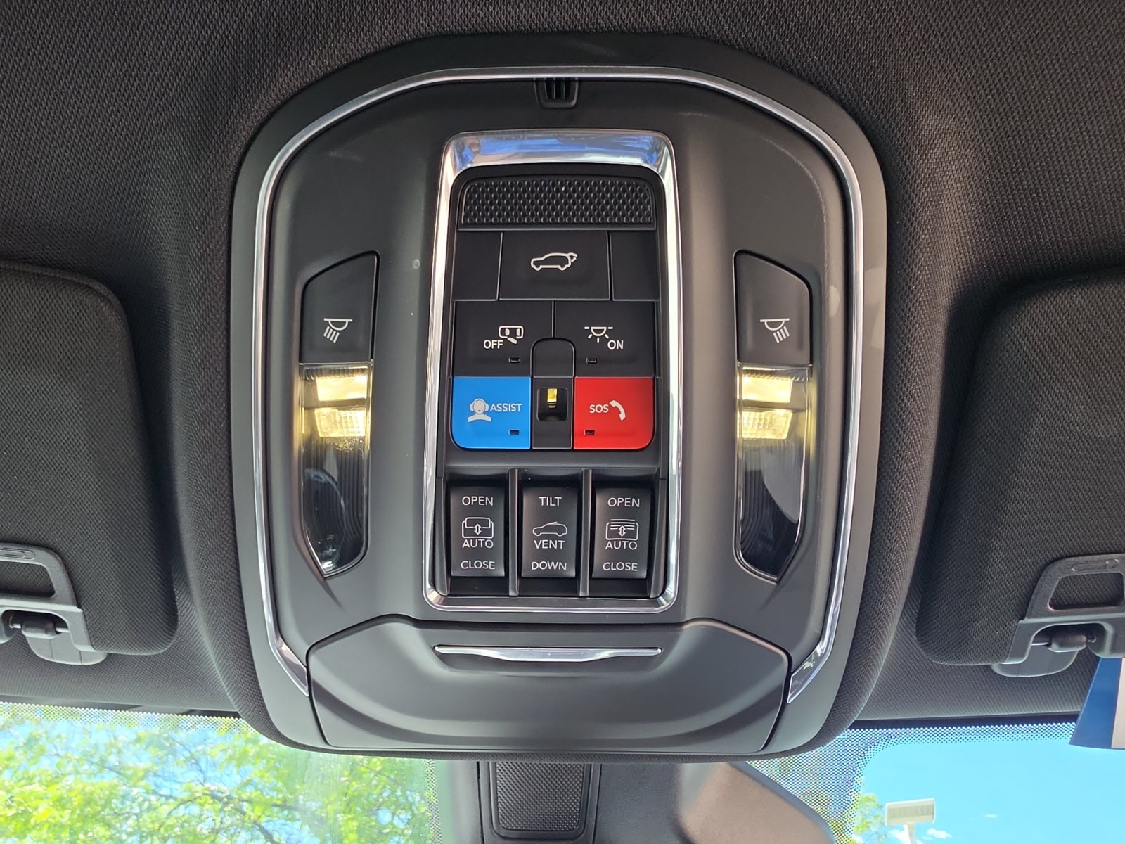 Used 2024 Jeep Grand Cherokee Trailhawk AWD/4WD image 30