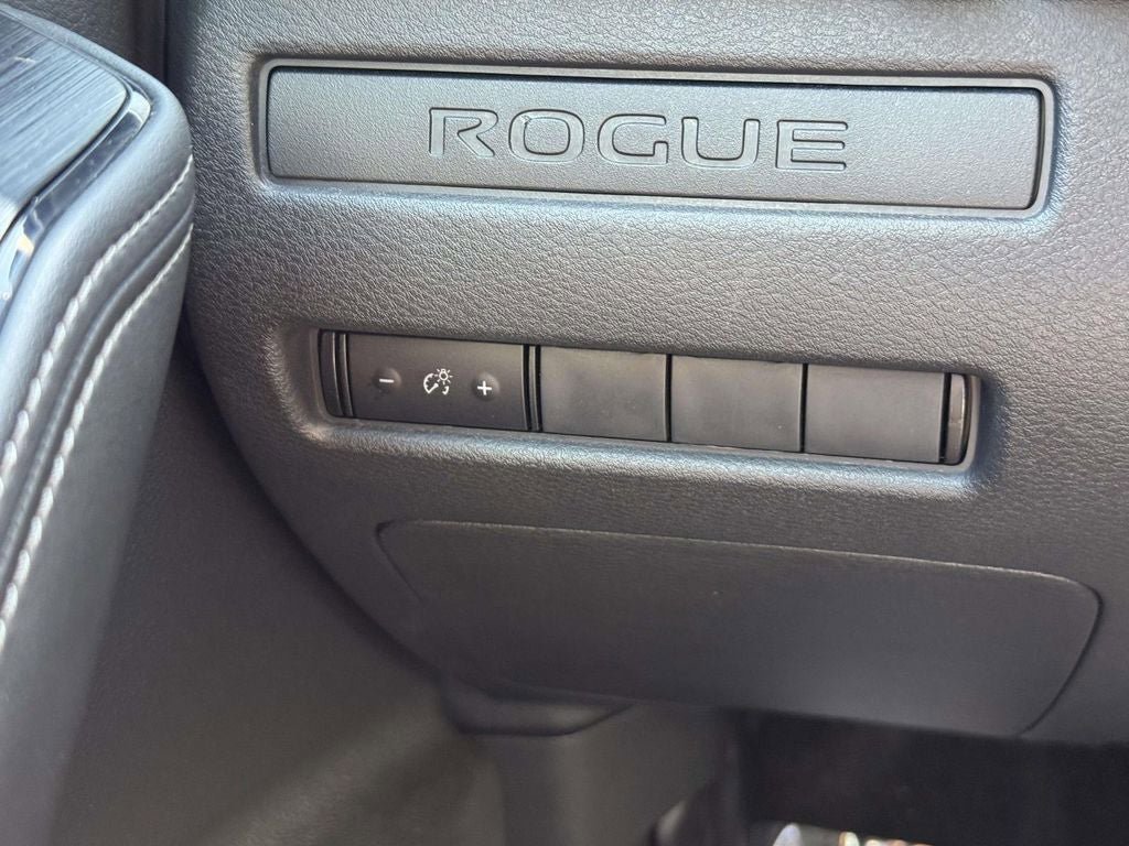Used 2022 Nissan Rogue S image 18