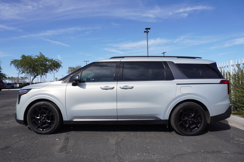 Used 2025 Kia Carnival SX Prestige FWD image 2