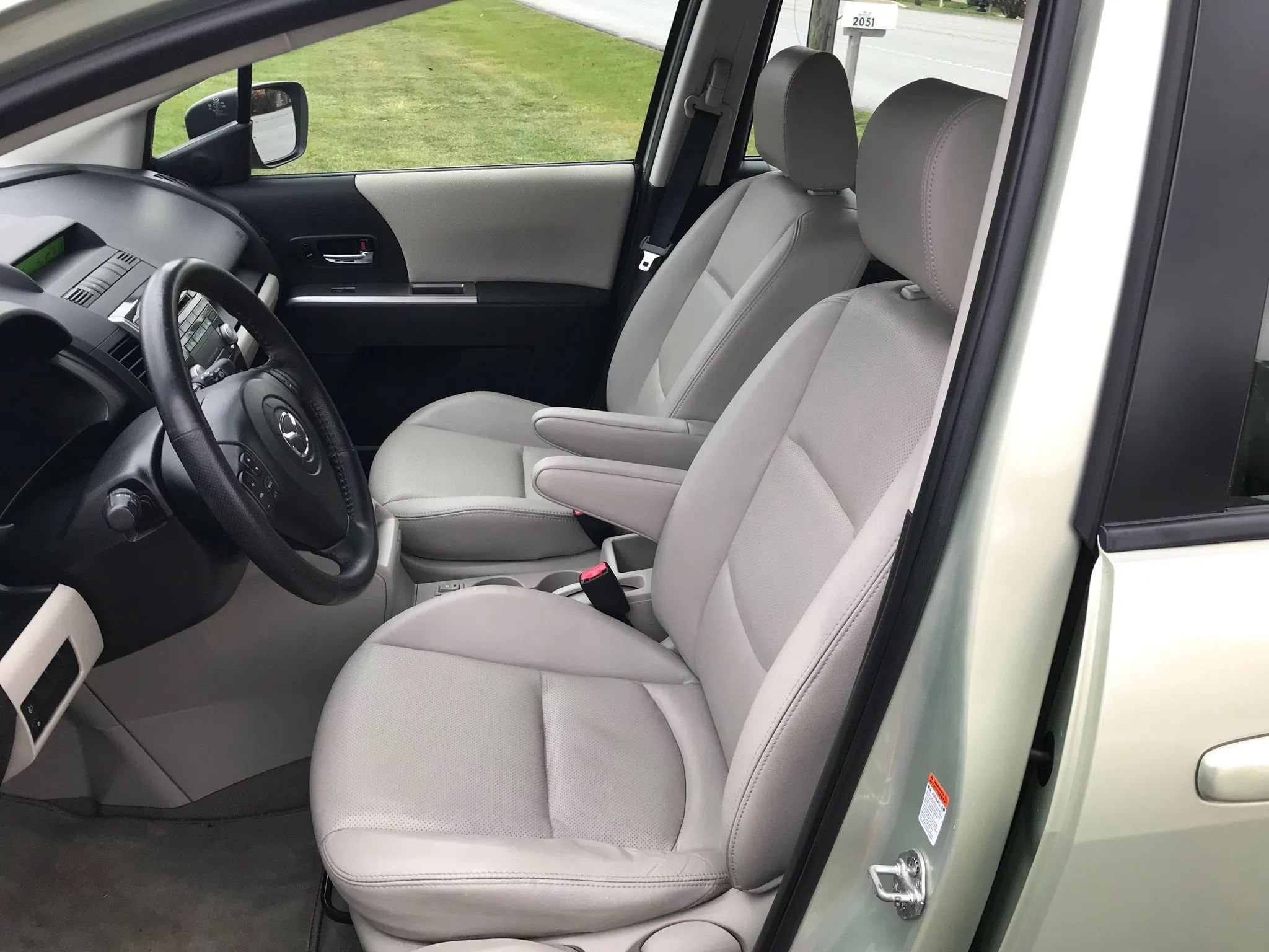 Used 2008 MAZDA MAZDA5 Grand Touring image 2