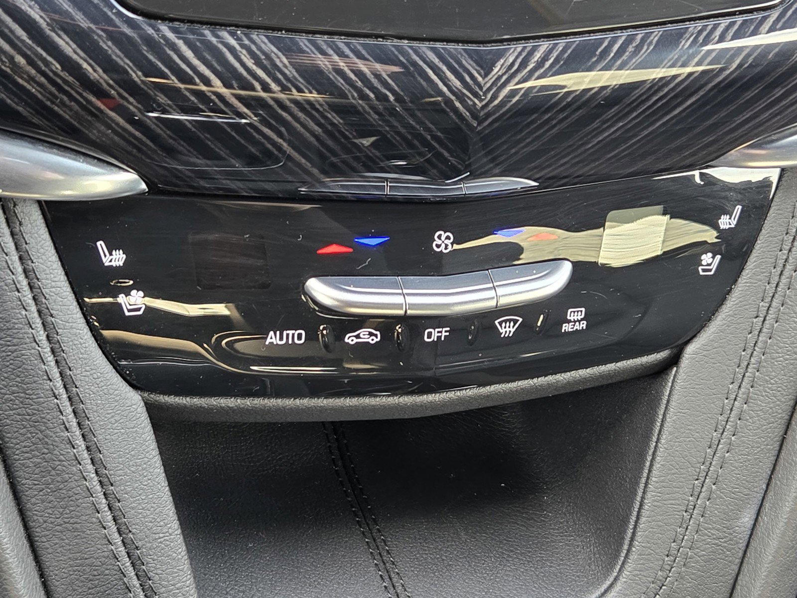 Certified 2025 Cadillac XT6 Premium Luxury image 20