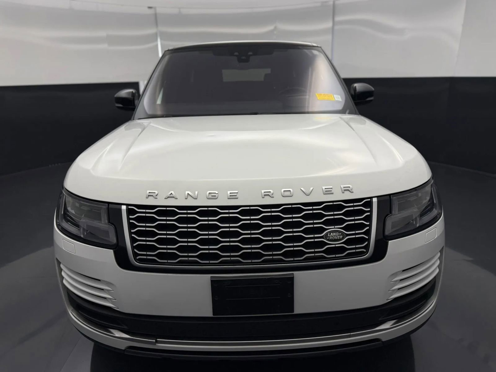 Used 2020 Land Rover Range Rover HSE image 2