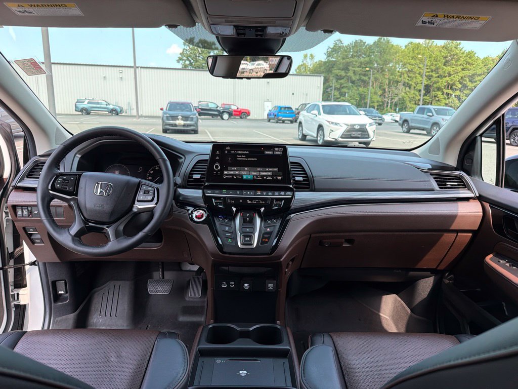 Used 2025 Honda Odyssey Elite image 12