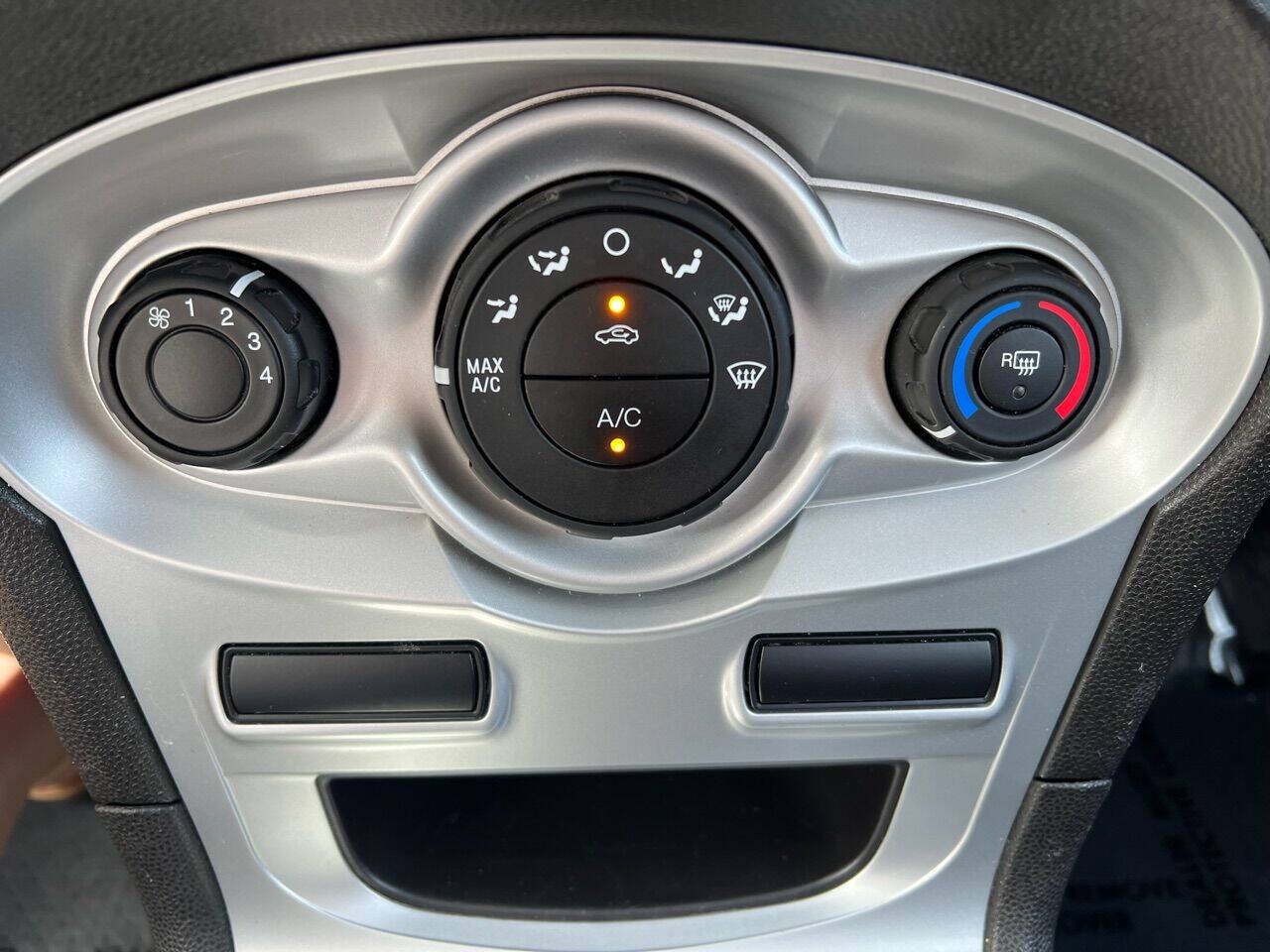 Used 2019 Ford Fiesta SE FWD image 20
