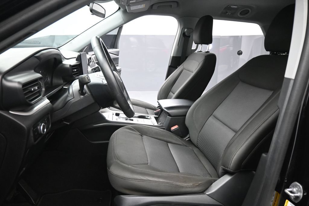 Certified 2024 Ford Explorer XLT RWD image 10