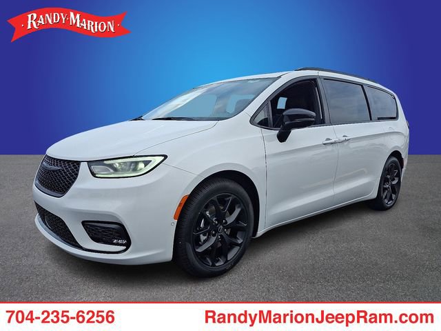 New 2026 Chrysler Pacifica Limited w/ S Appearance Package