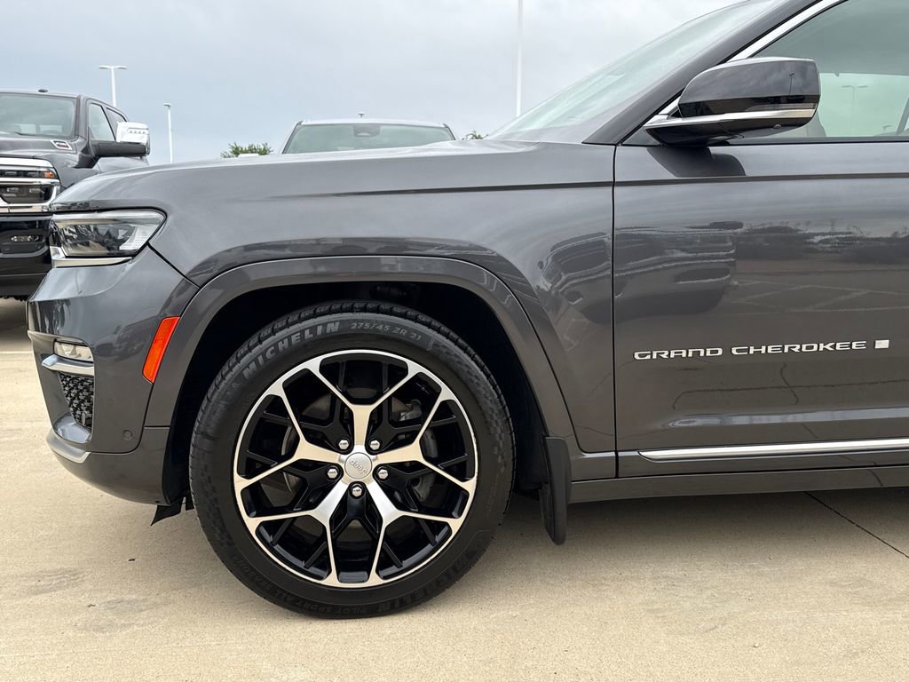 Used 2022 Jeep Grand Cherokee Summit AWD/4WD image 5