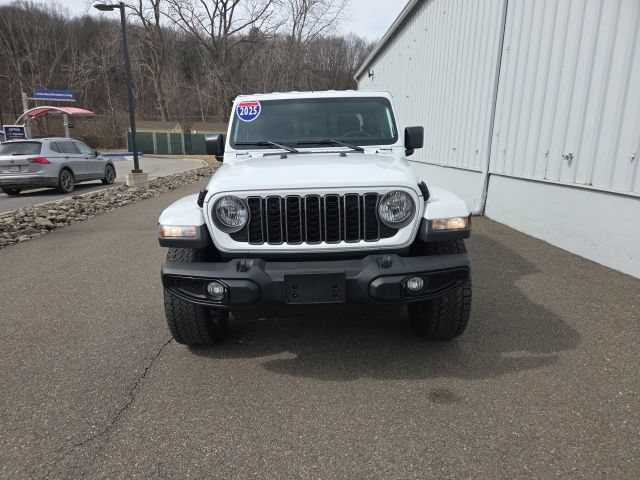 Used 2025 Jeep Gladiator Overland AWD/4WD image 2