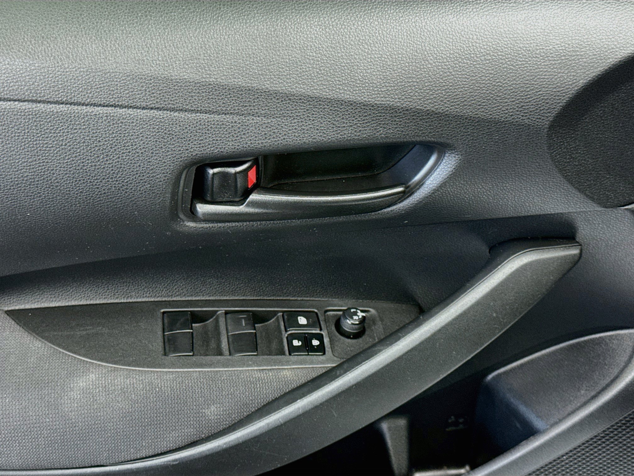 Used 2022 Toyota Corolla LE FWD image 15