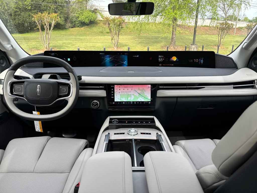 New 2025 Lincoln Navigator L Reserve AWD/4WD image 12