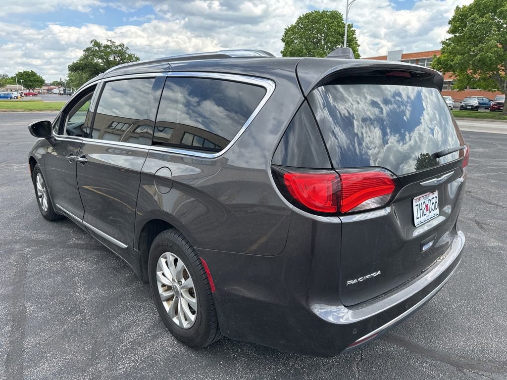 Used 2019 Chrysler Pacifica Touring-L FWD image 7