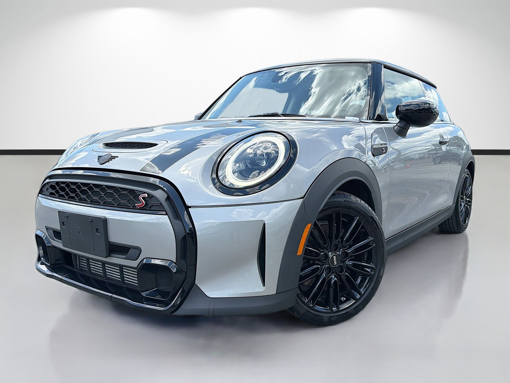 Used 2024 MINI Cooper S FWD image 1