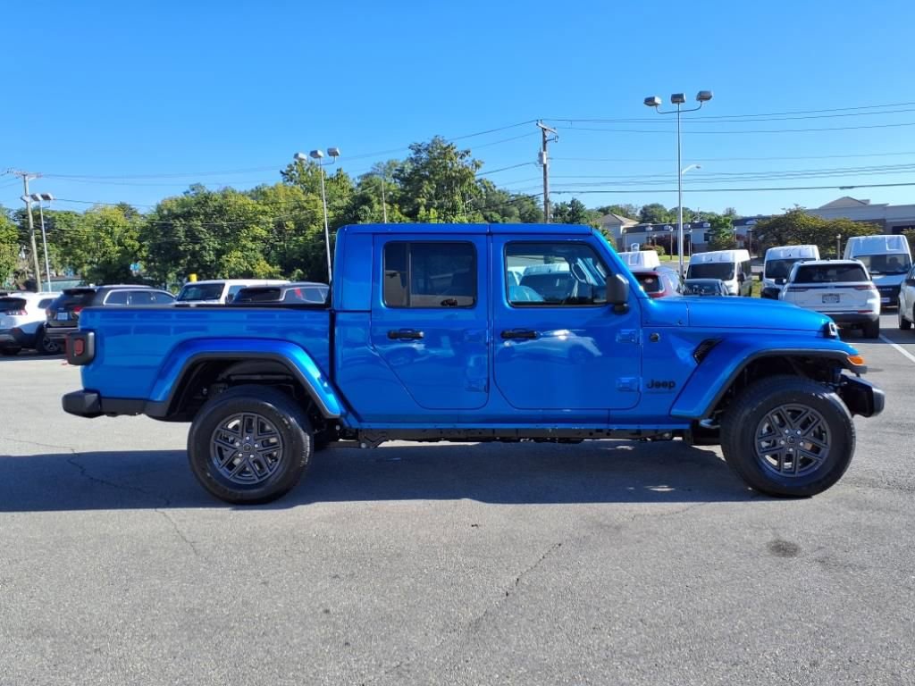 New 2025 Jeep Gladiator Sport image 3