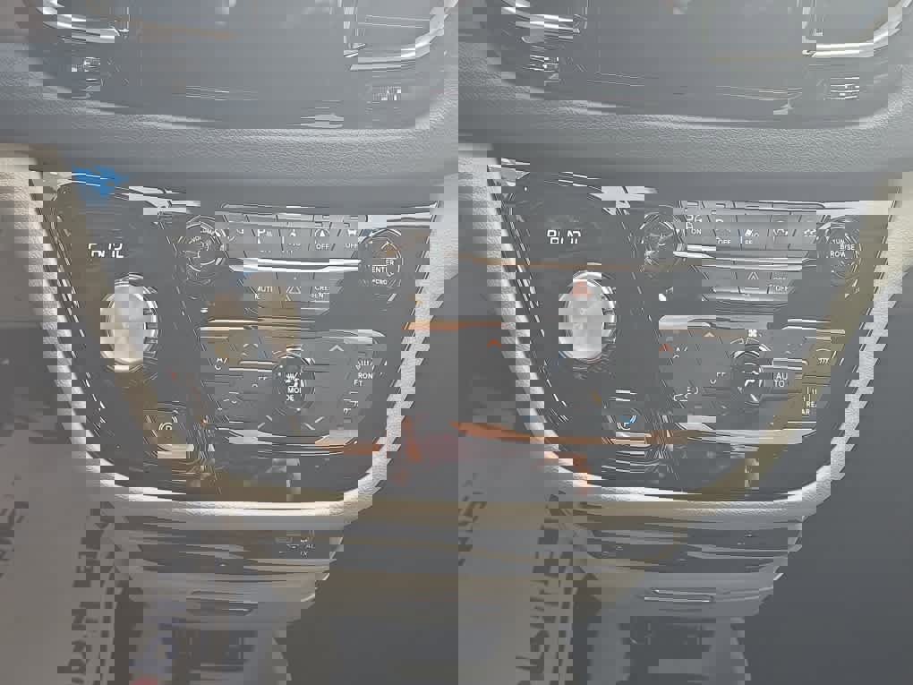 Used 2018 Chrysler Pacifica Touring-L Plus w/ Advanced Safetytec Group image 11