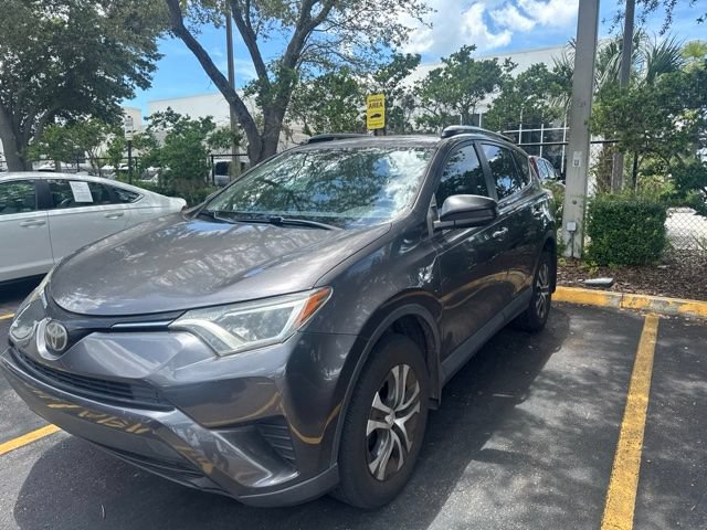 Used 2018 Toyota RAV4 LE FWD image 3