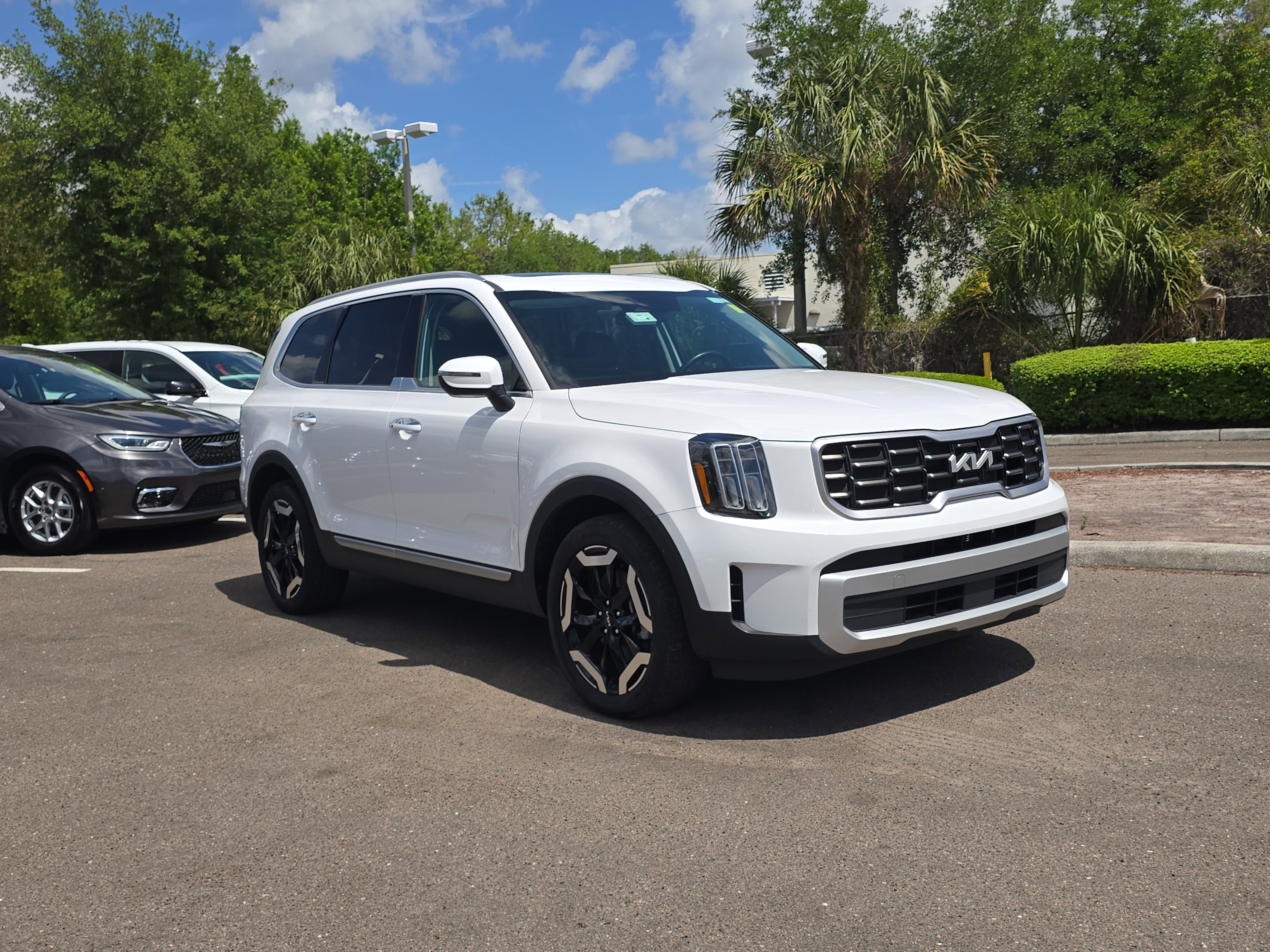 Certified 2025 Kia Telluride S FWD image 2