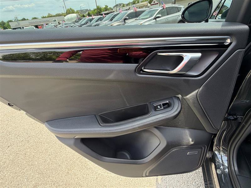 Used 2025 Porsche Macan Turbo AWD/4WD image 22