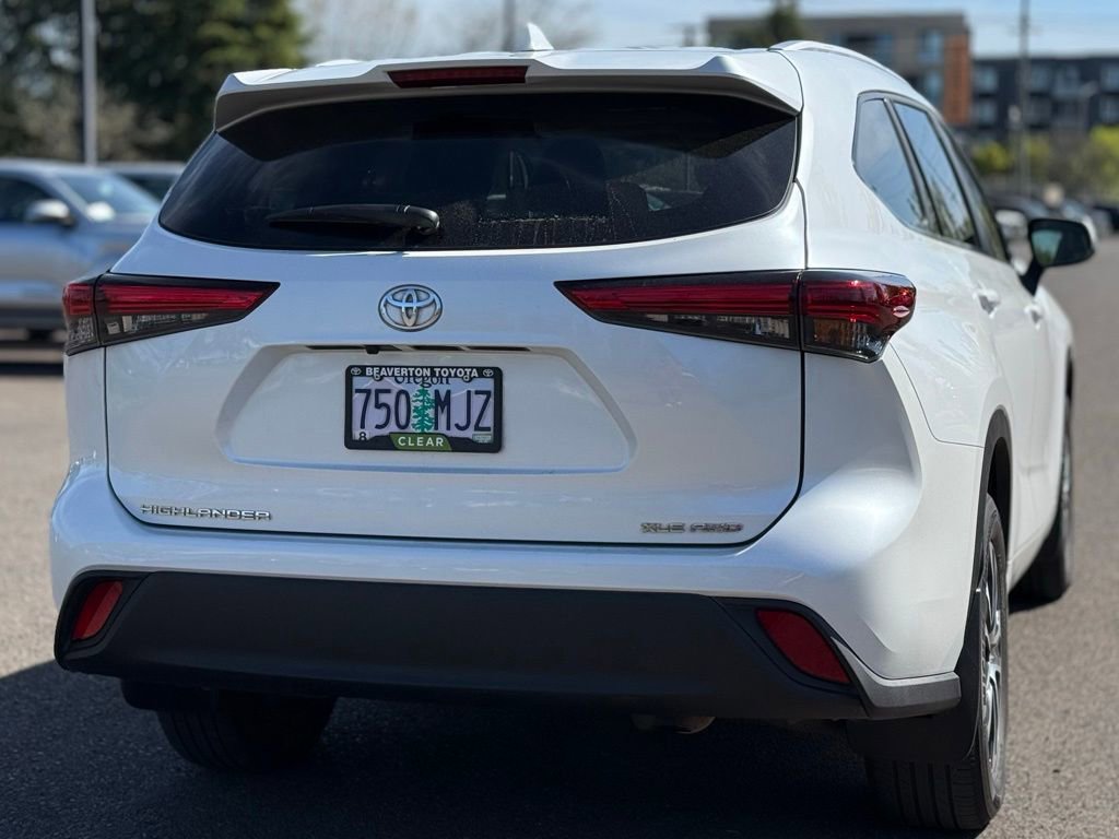 Used 2023 Toyota Highlander XLE image 5