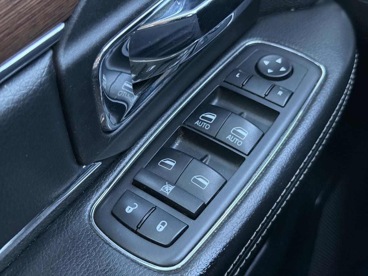 Used 2013 RAM 1500 Laramie w/ Convenience Group AWD/4WD image 11