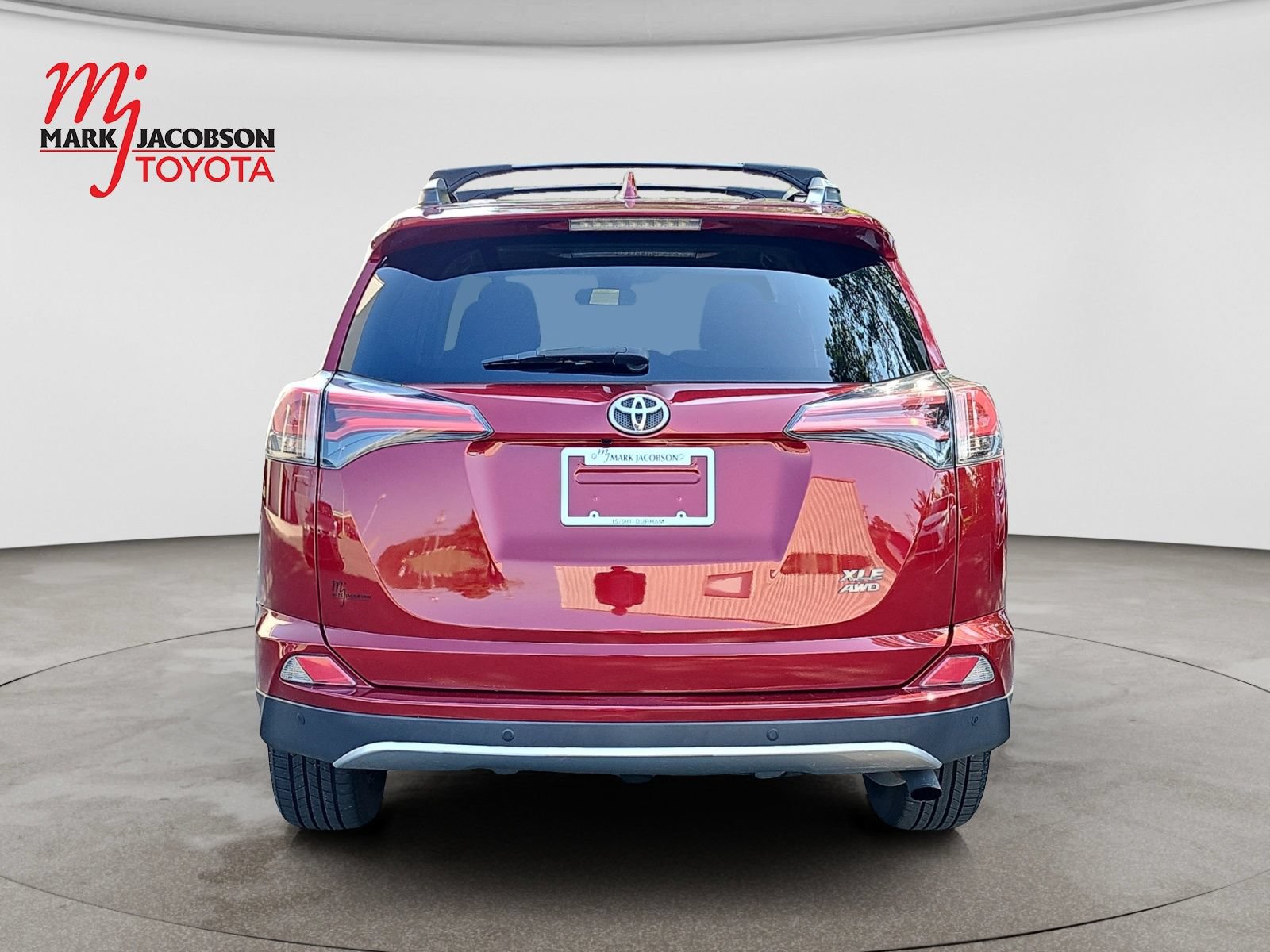 Used 2018 Toyota RAV4 XLE AWD/4WD image 10
