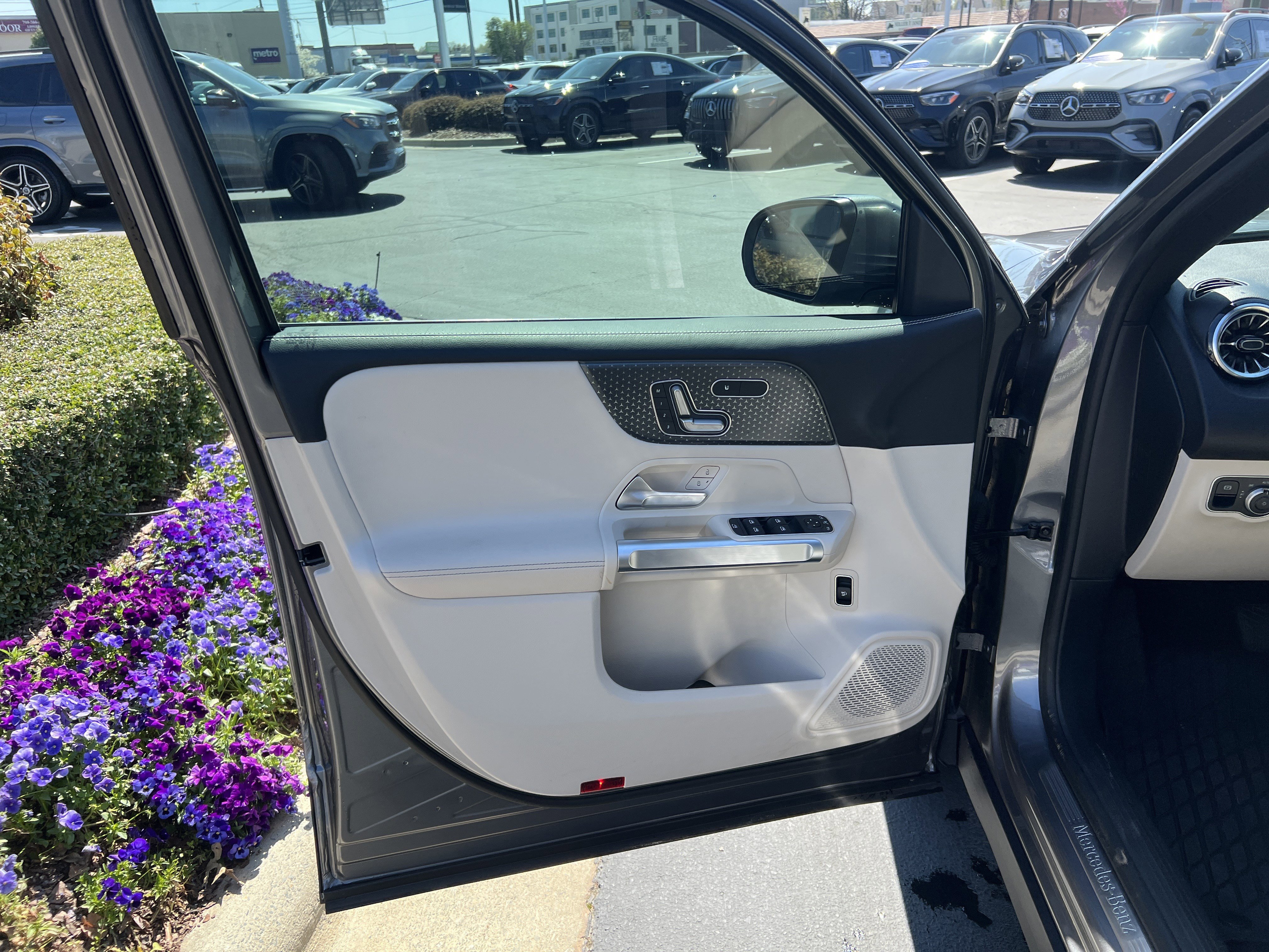 Used 2025 Mercedes-Benz GLB 250 250 image 14