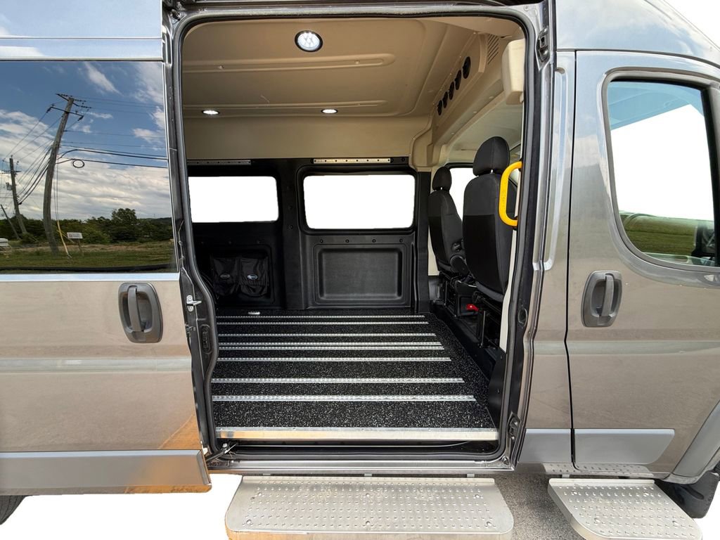 Used 2016 RAM ProMaster 2500 w/ Premium Appearance Group FWD image 19
