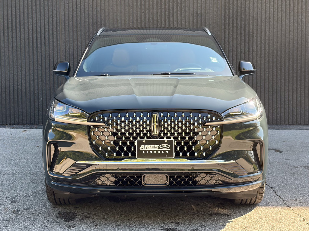 New 2027 Lincoln Aviator Black Label AWD/4WD image 3