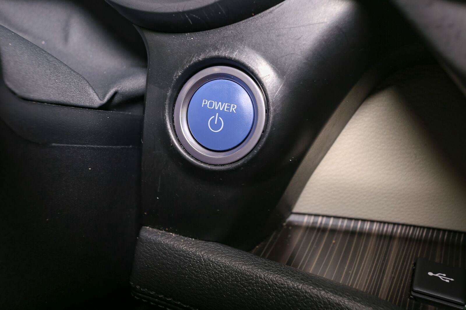 Used 2023 Toyota Sienna Platinum AWD/4WD image 32
