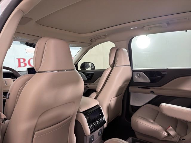 Used 2022 Lincoln Aviator Reserve w/ Equipment Group 201A AWD/4WD image 14