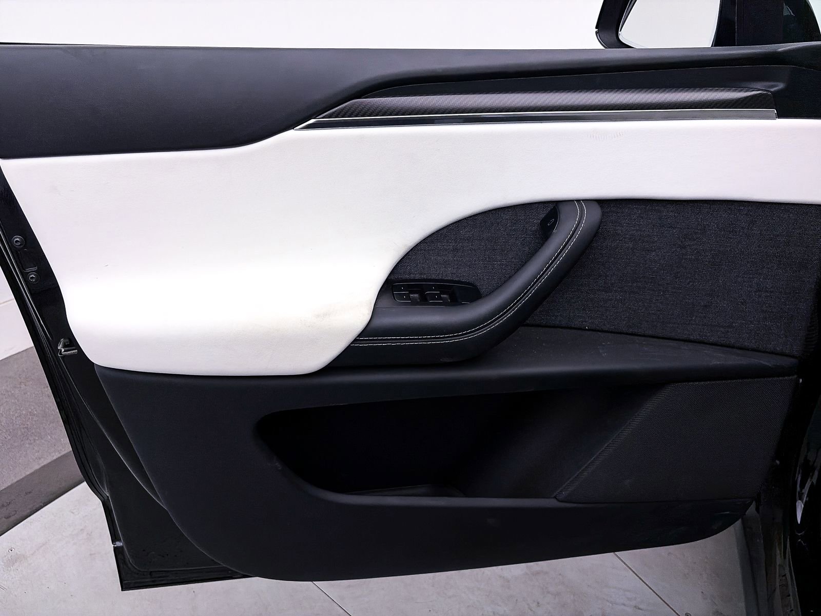 Used 2023 Tesla Model X Plaid image 17