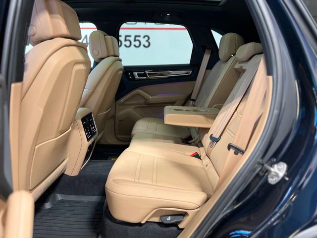 Used 2023 Porsche Cayenne Platinum Edition image 21