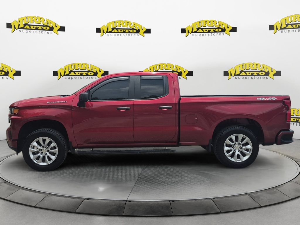 Used 2019 Chevrolet Silverado 1500 Custom w/ Custom Convenience Package AWD/4WD image 2