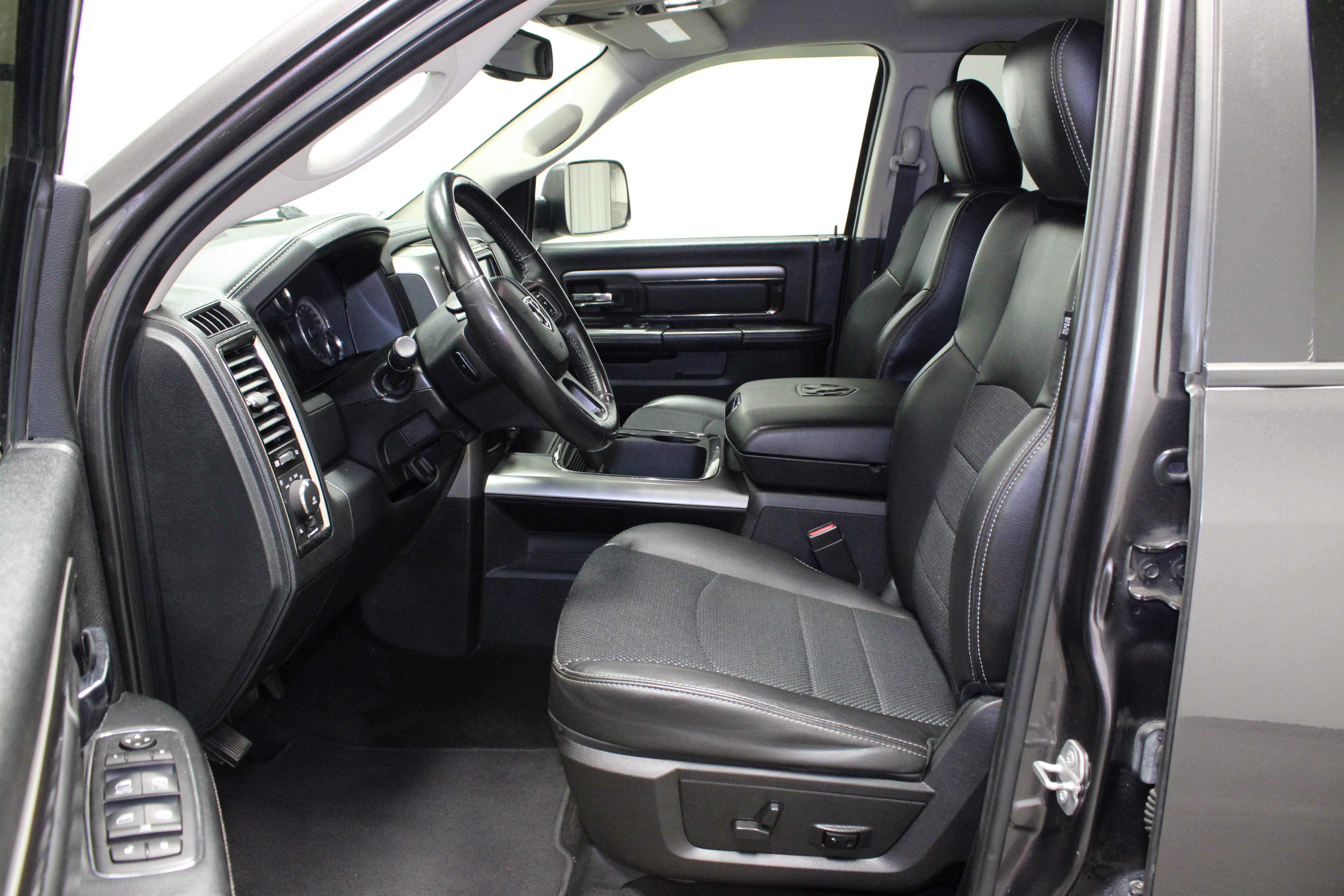 Used 2016 RAM 1500 Sport RWD image 18