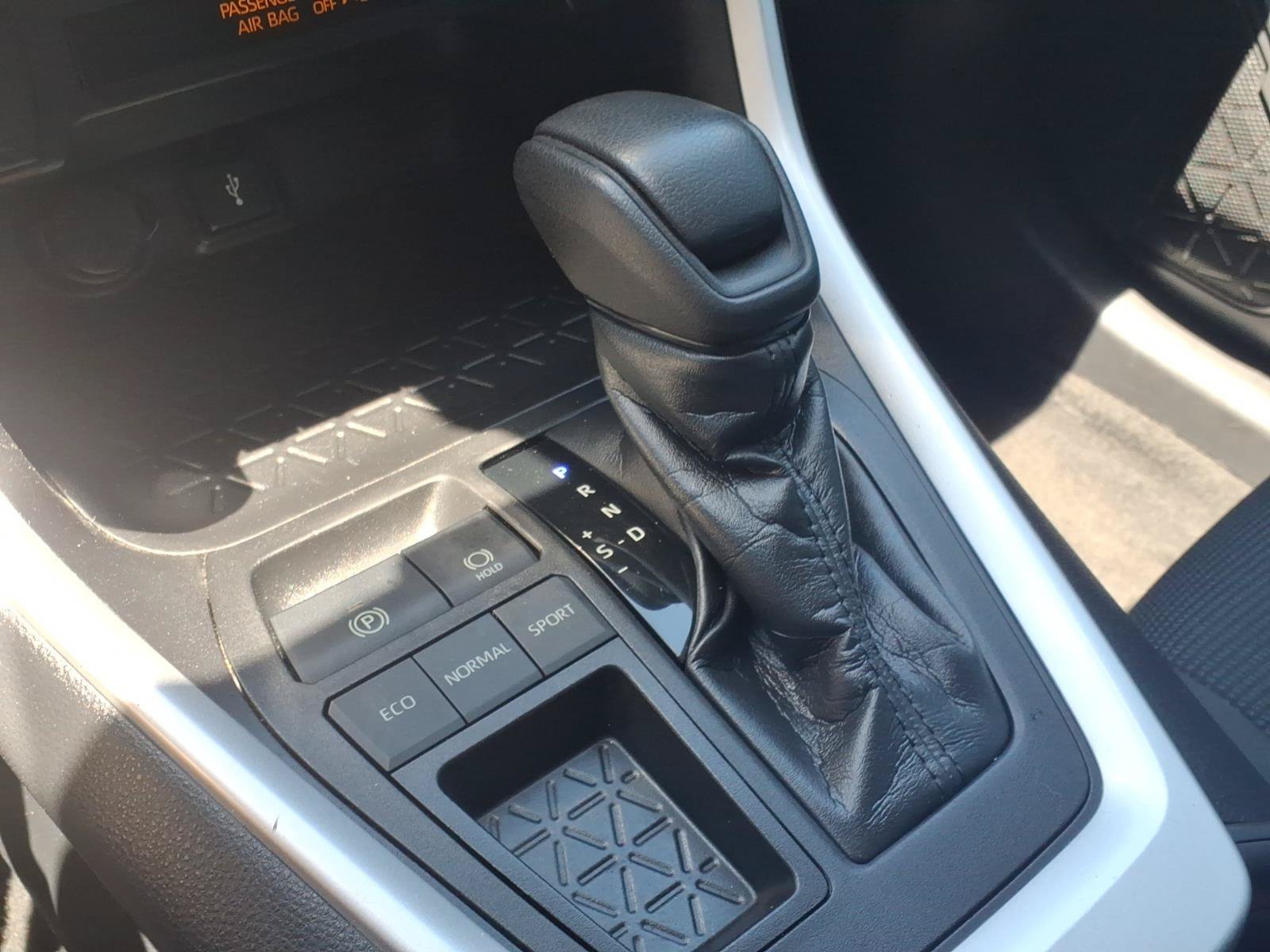 Used 2021 Toyota RAV4 LE w/ Carpet Mat Package (TMS) FWD image 19