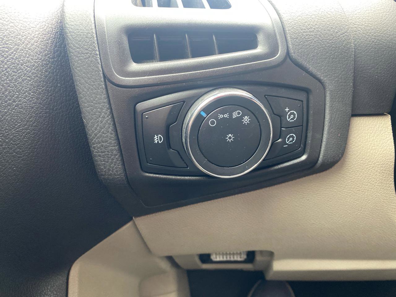 Used 2012 Ford Focus SE image 12