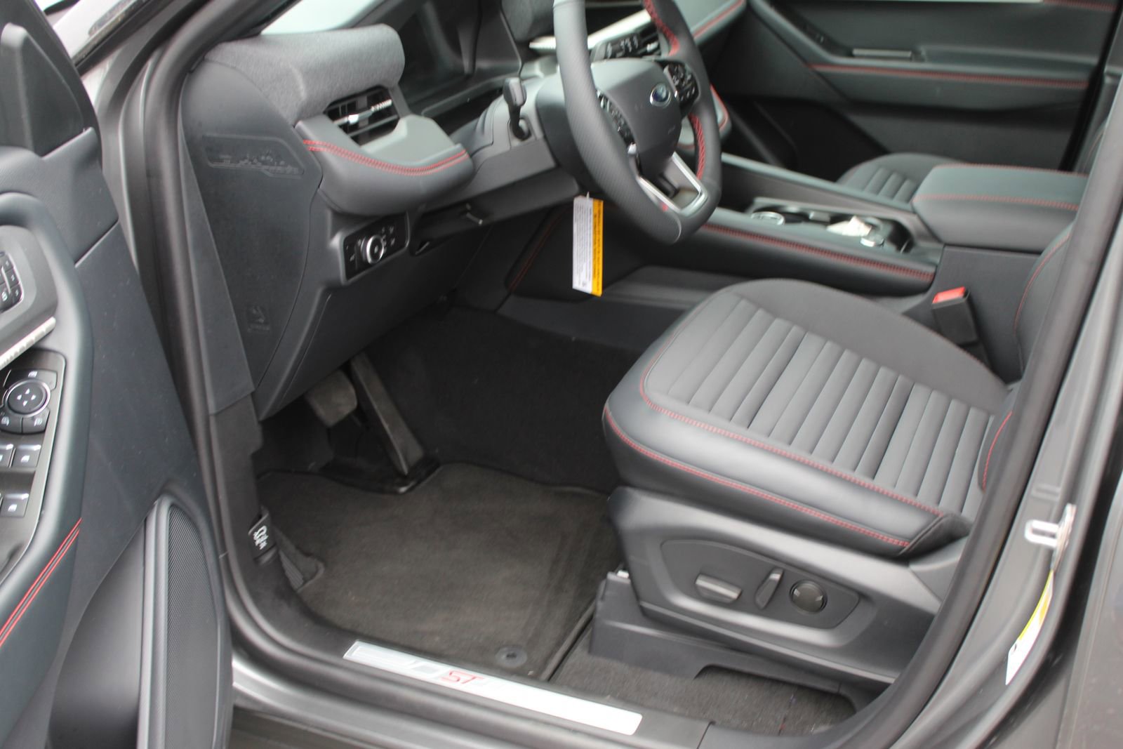 New 2026 Ford Explorer ST-Line w/ ST-Line Street Pack AWD/4WD image 23