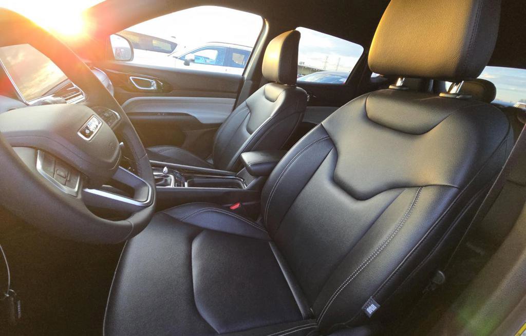 Used 2025 Jeep Compass Limited image 6