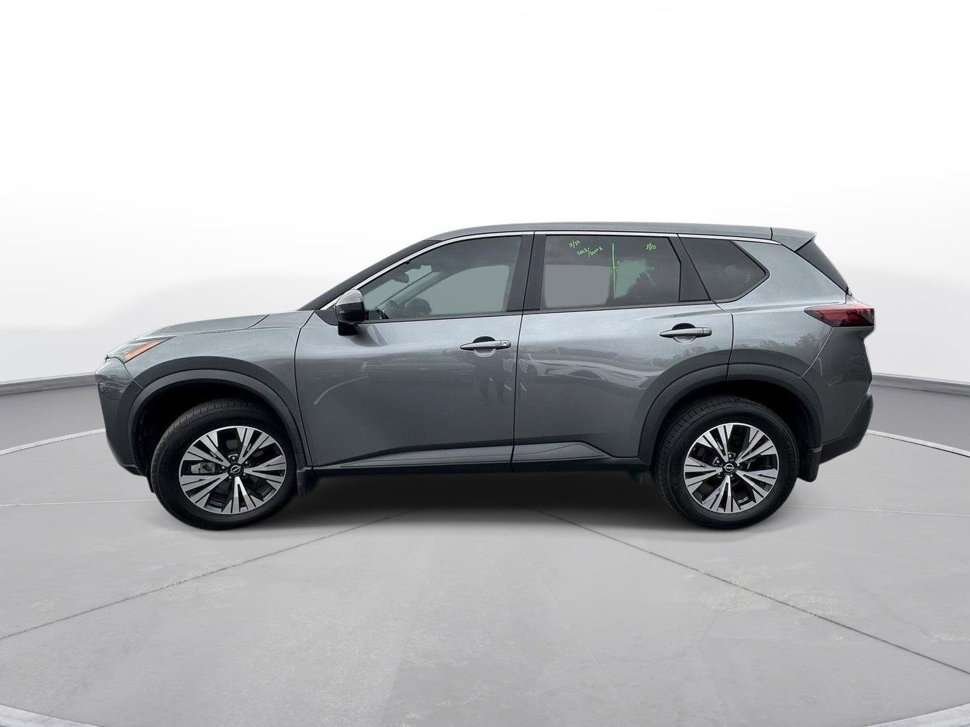 Used 2023 Nissan Rogue SV image 9