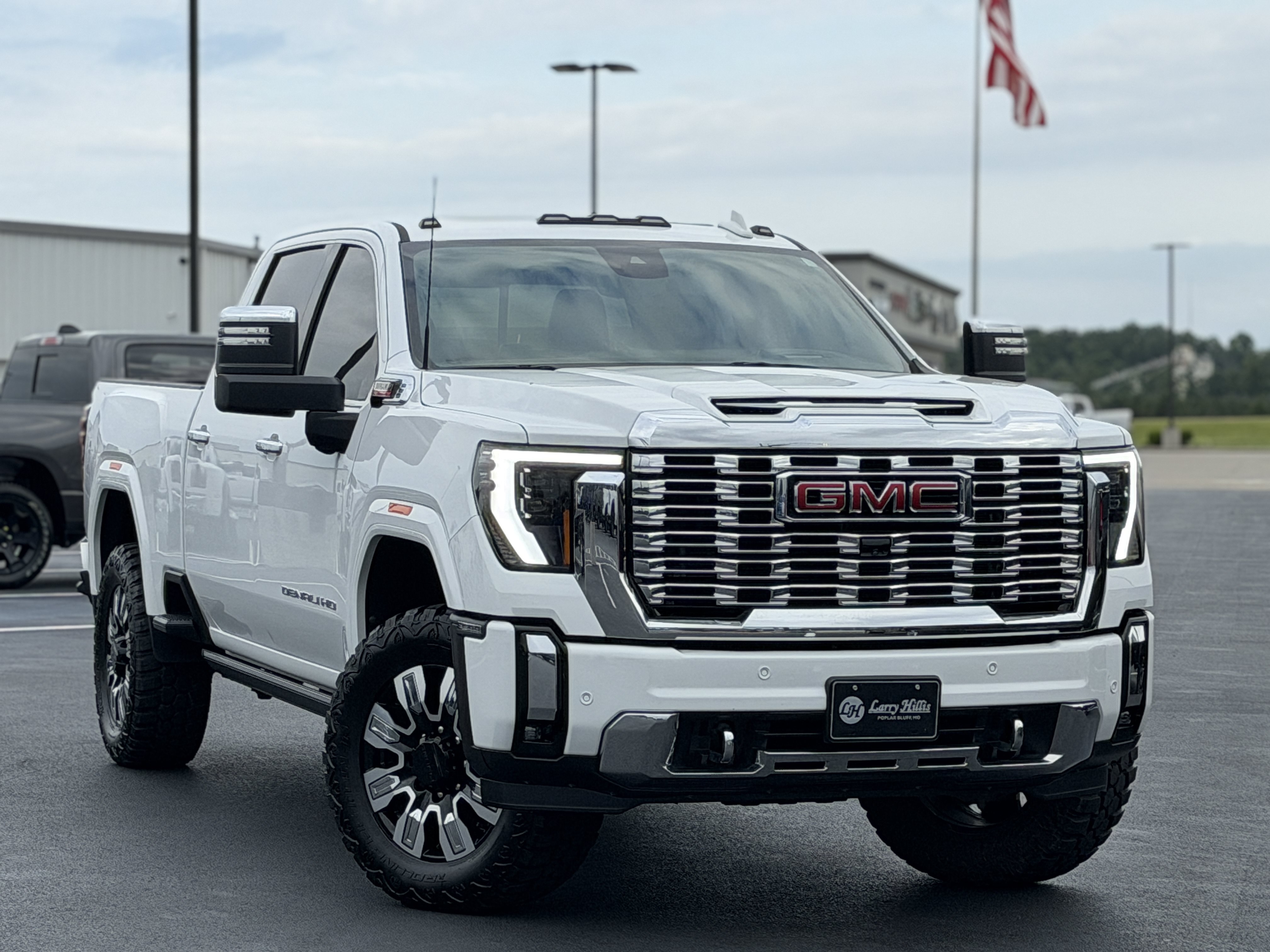 Used 2024 GMC Sierra 2500 Denali w/ Denali Reserve Package AWD/4WD image 3