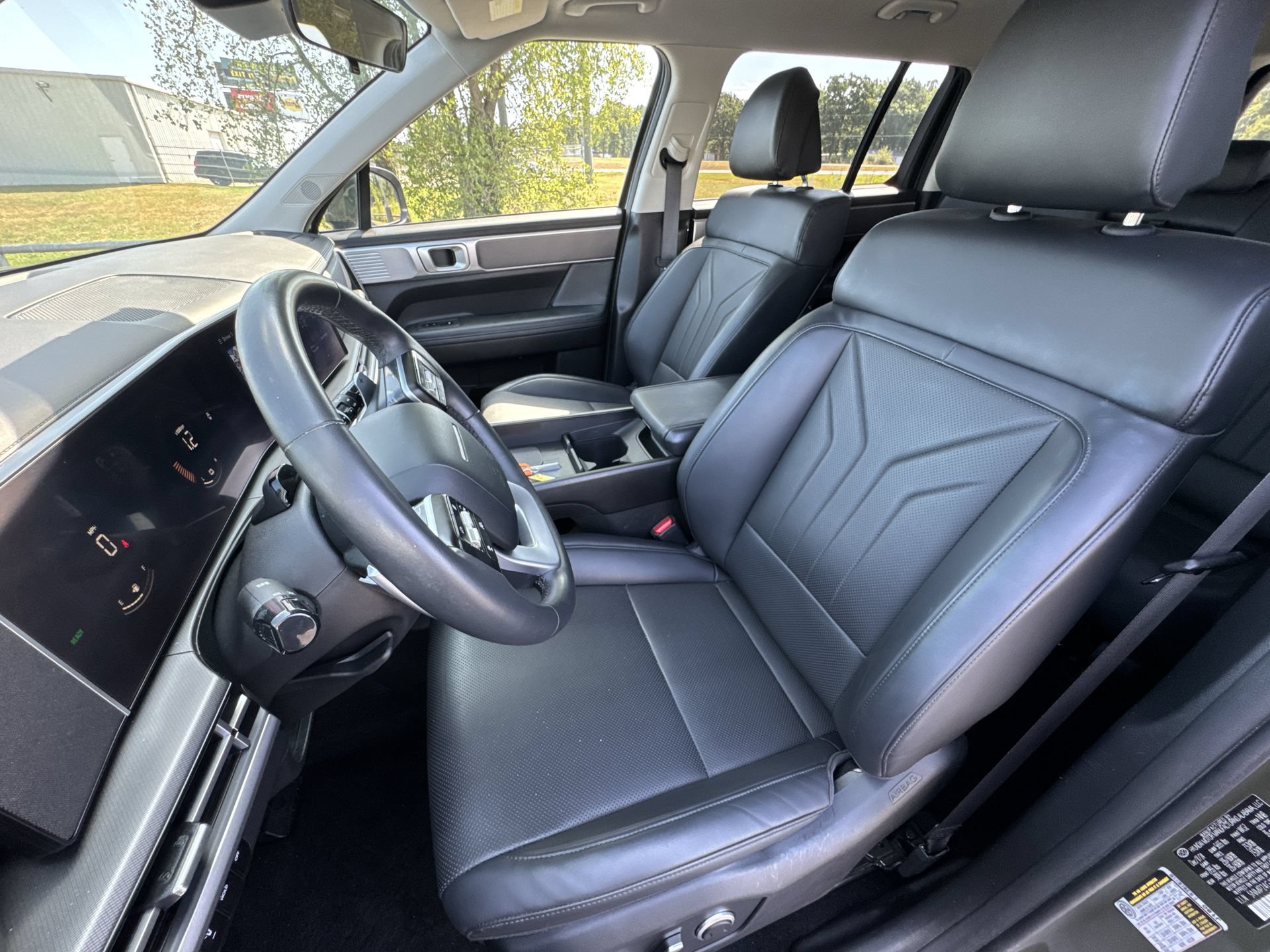Used 2025 Hyundai Santa Fe SEL FWD image 11