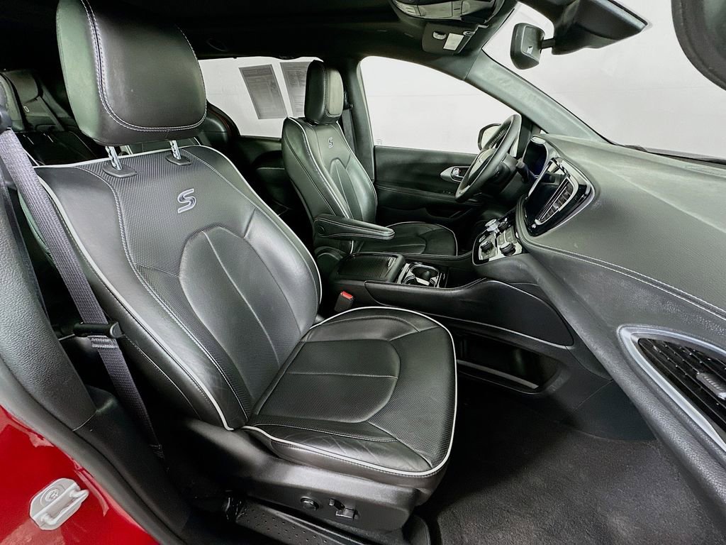 Certified 2025 Chrysler Pacifica Limited FWD image 41