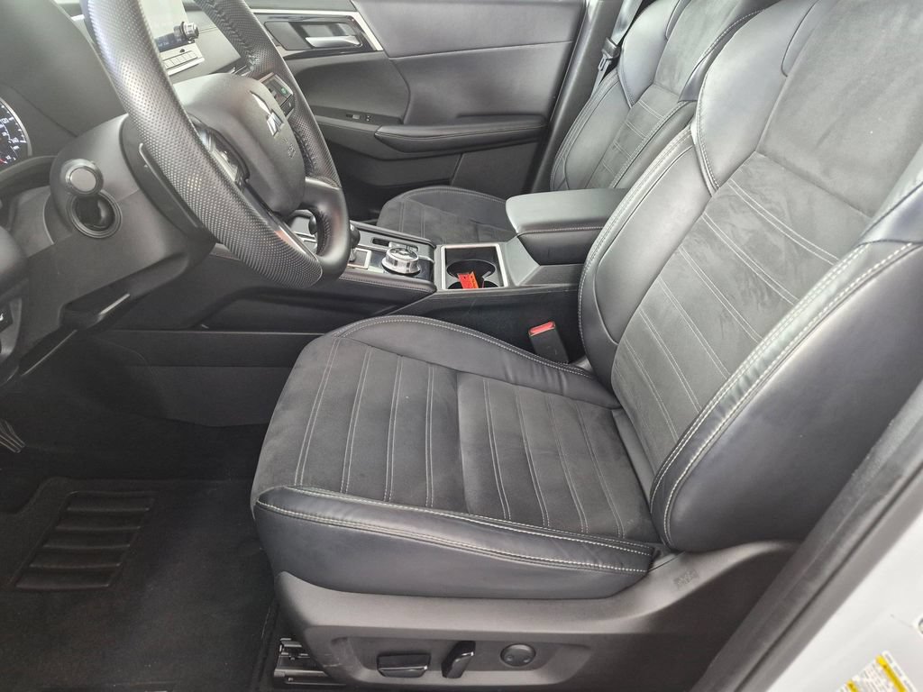 Used 2023 Mitsubishi Outlander SE FWD image 12