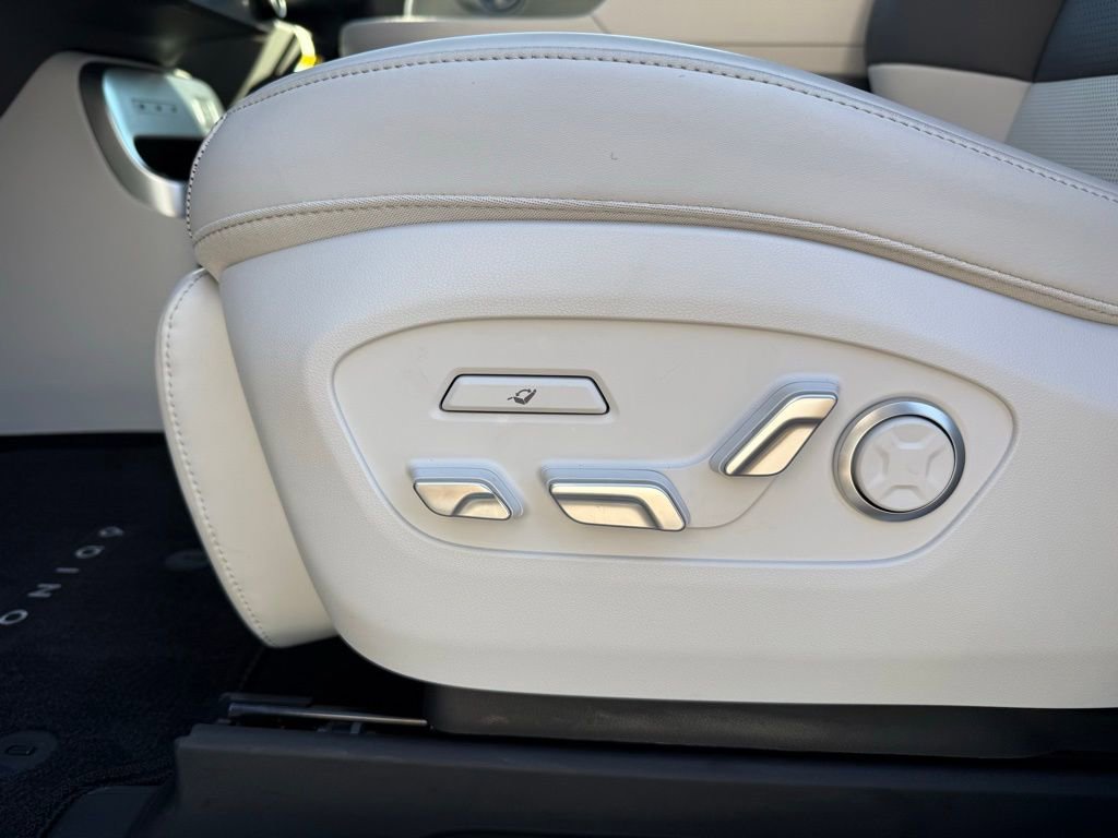 Certified 2026 Hyundai Ioniq 9 Limited w/ Tow & Go Package image 35