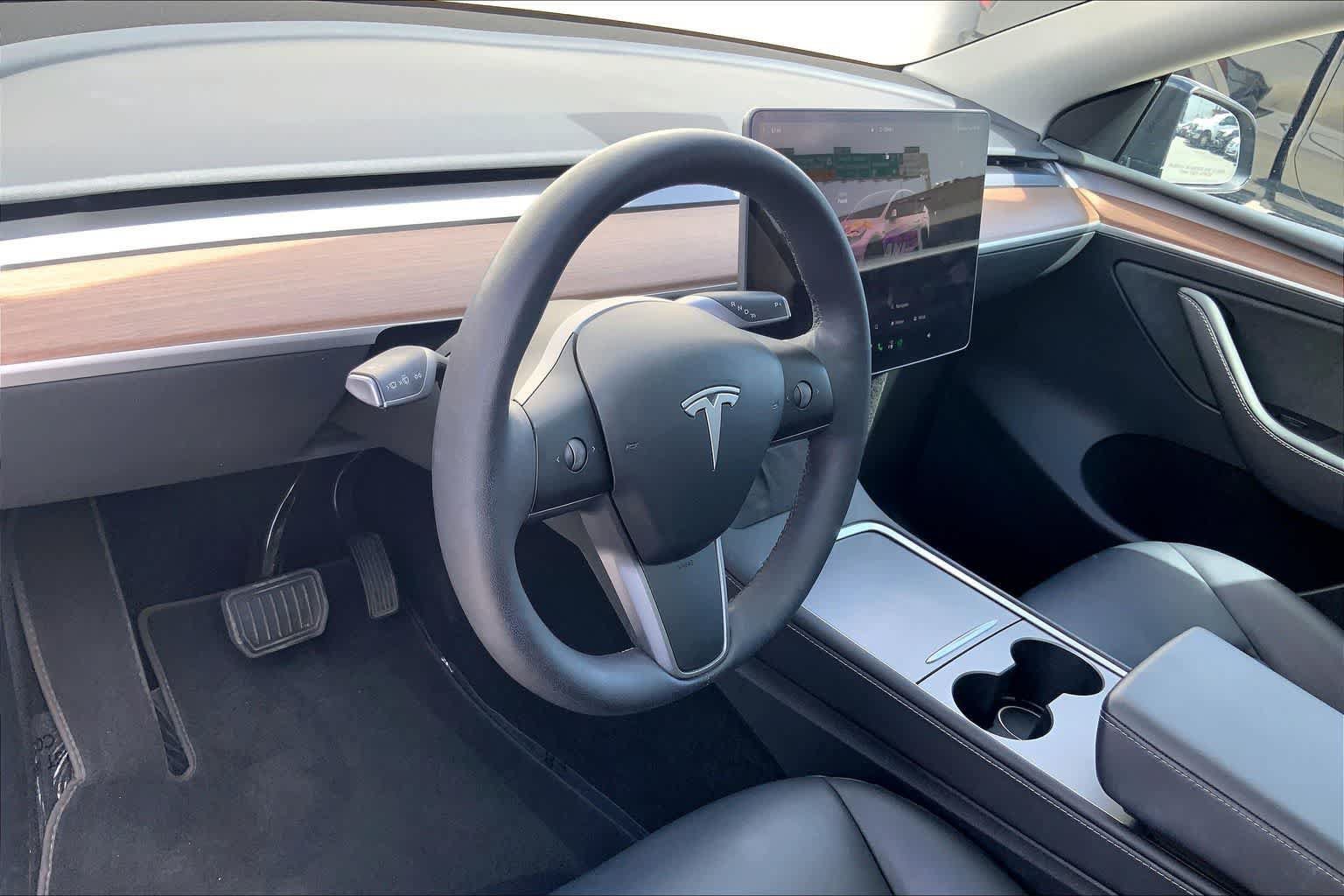 Used 2024 Tesla Model Y 2WD image 2