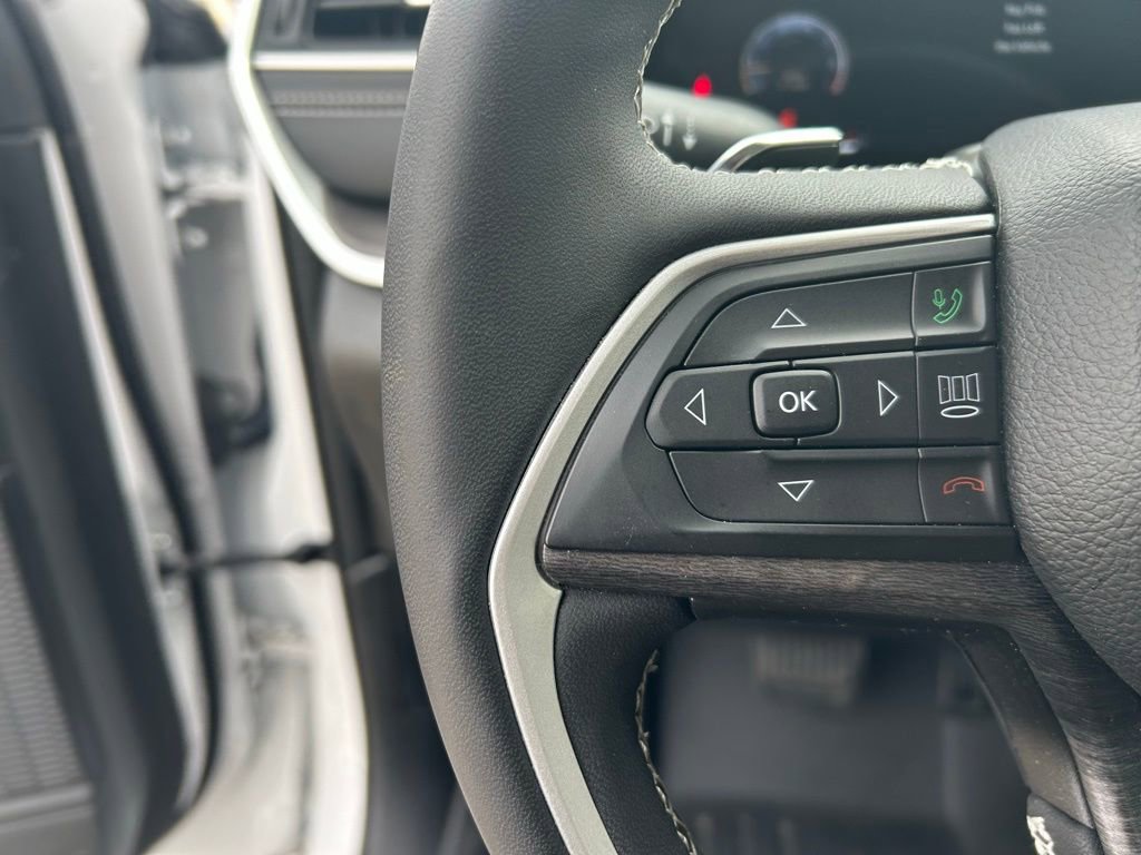 Used 2023 Jeep Grand Cherokee Limited image 19