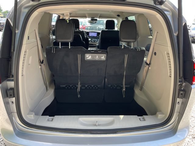 Used 2021 Chrysler Pacifica Touring-L FWD image 14