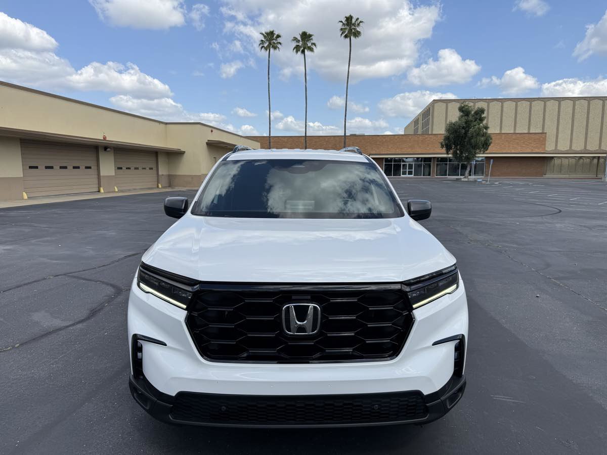 Used 2024 Honda Pilot Sport image 2